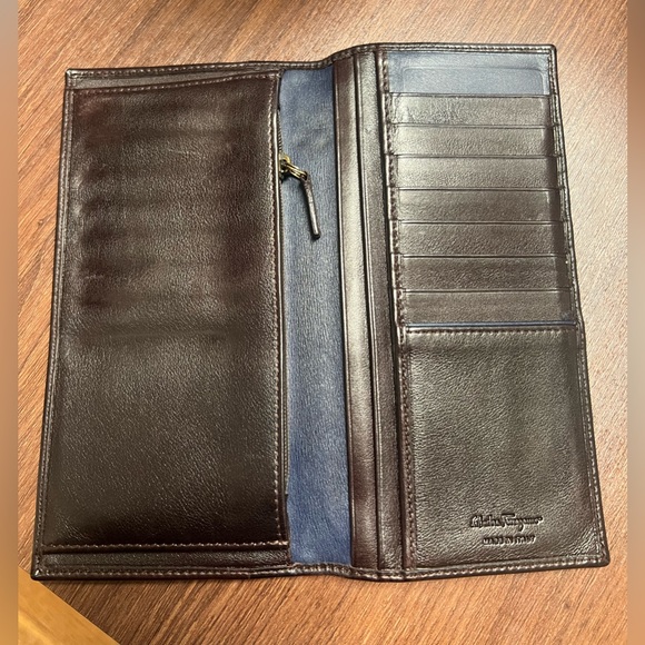 EUC Salvatore Ferragamo Bifold Leather Wallet - Picture 2 of 9